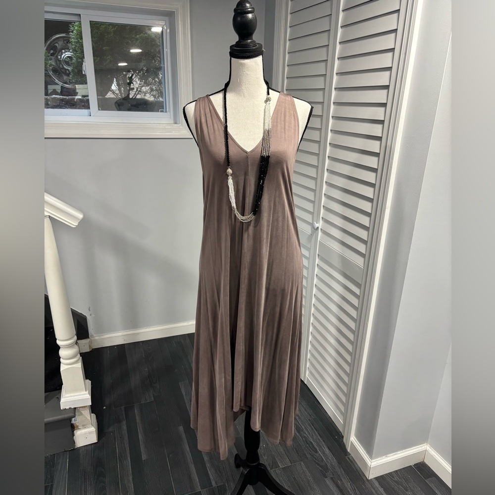 Dolan Left Coast
Anthropologie Sleeveless Dk. light brown Shift Dress Size:S
